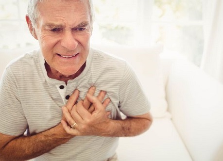 الشعور بألم في الصدر.jpg